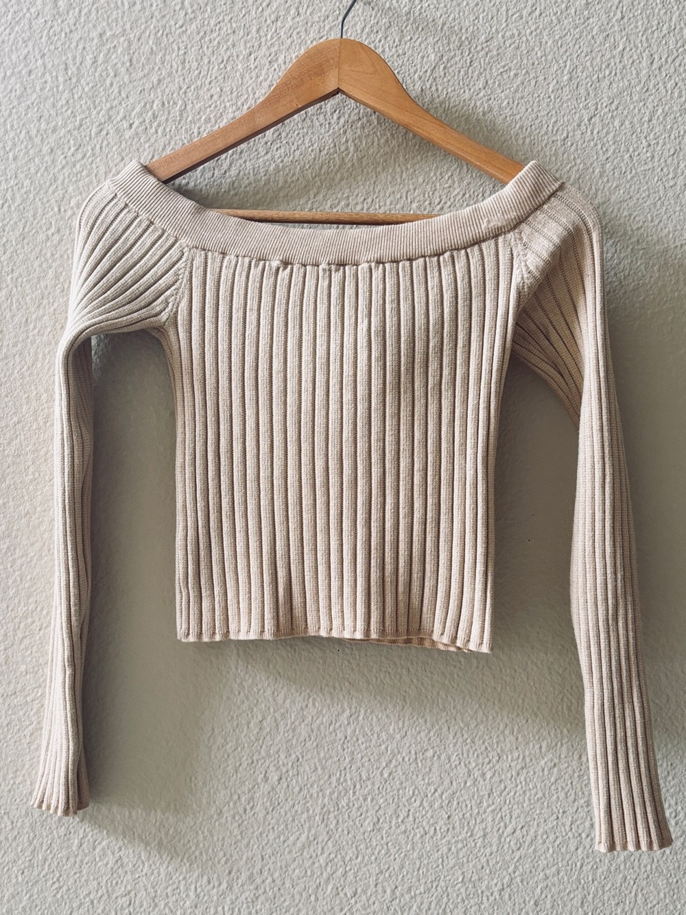 Aerie Off Shoulder Cream Sweater Size S